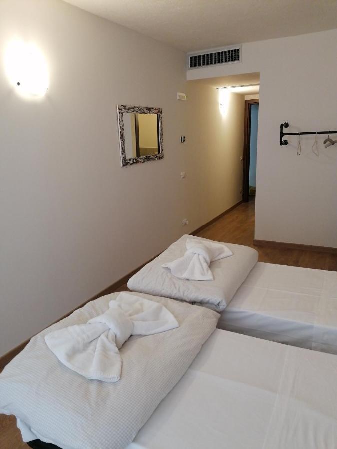 Ferrari Formula 1 Hotel Orio al Serio Exterior foto